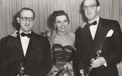 Ray Evans y Jay Livingston con Jane Russell