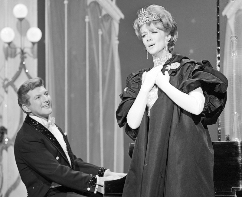 Liberace y la Sra. Nixon en The Hollywood Palace